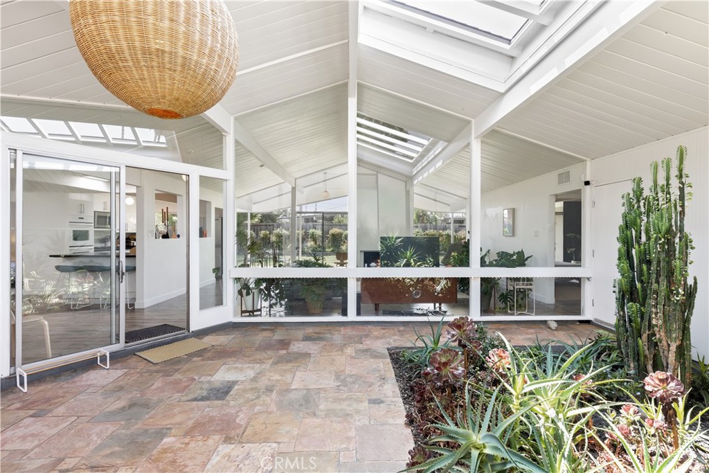 610 E Briardale
