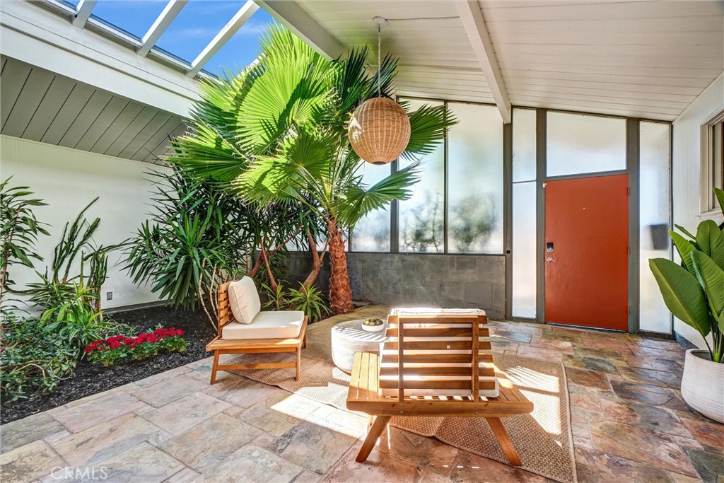 610 E Briardale