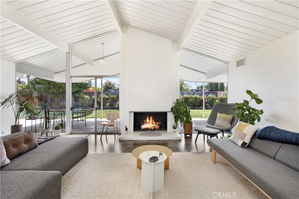 610 E Briardale
