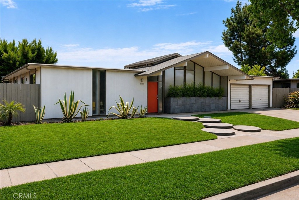 610 E Briardale