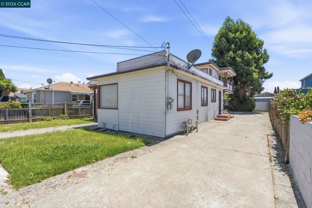 3008 Center Avenue