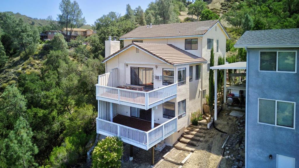 2537 Shoreline Road