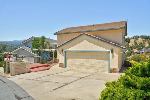 Tiny photo for 2537 Shoreline Road, Bradley, CA 93426 (MLS # ML82051978)