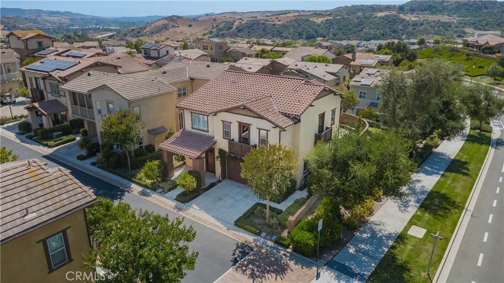 1 Intriga Court
