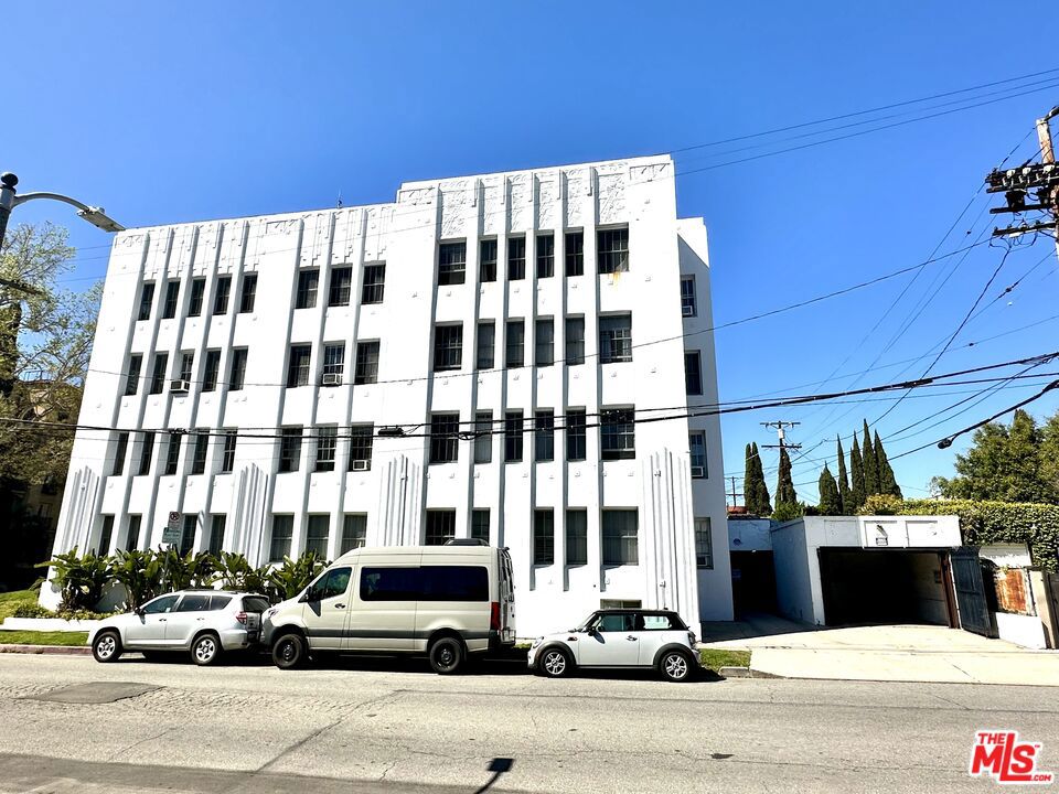 100 N Sycamore Avenue