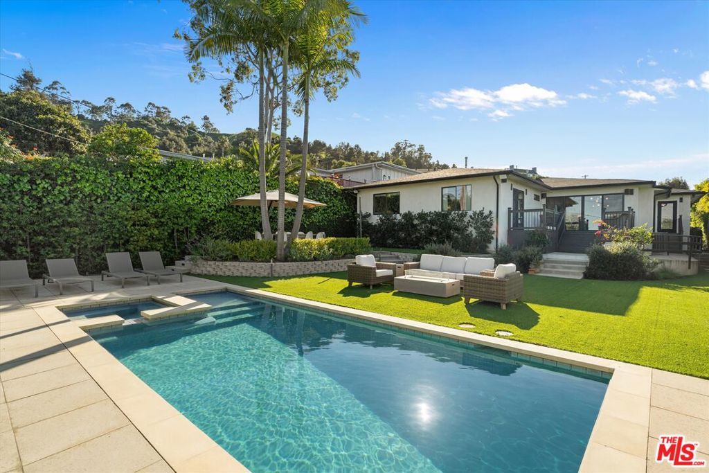 Photo of 3840 Carmona Avenue, Los Angeles, CA 90008 (MLS # 26658171)