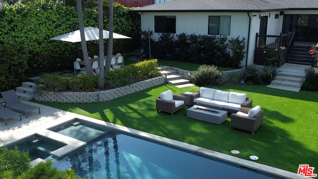 Photo of 3840 Carmona Avenue, Los Angeles, CA 90008 (MLS # 26658171)