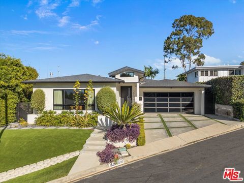 Photo of 3840 Carmona Avenue, Los Angeles, CA 90008 (MLS # 26658171)