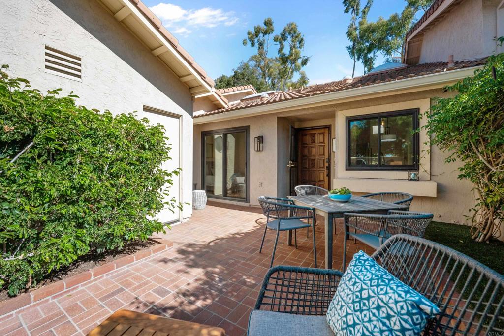 17823 Avenida Alozdra