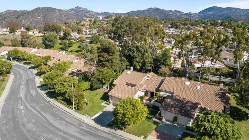 17823 Avenida Alozdra
