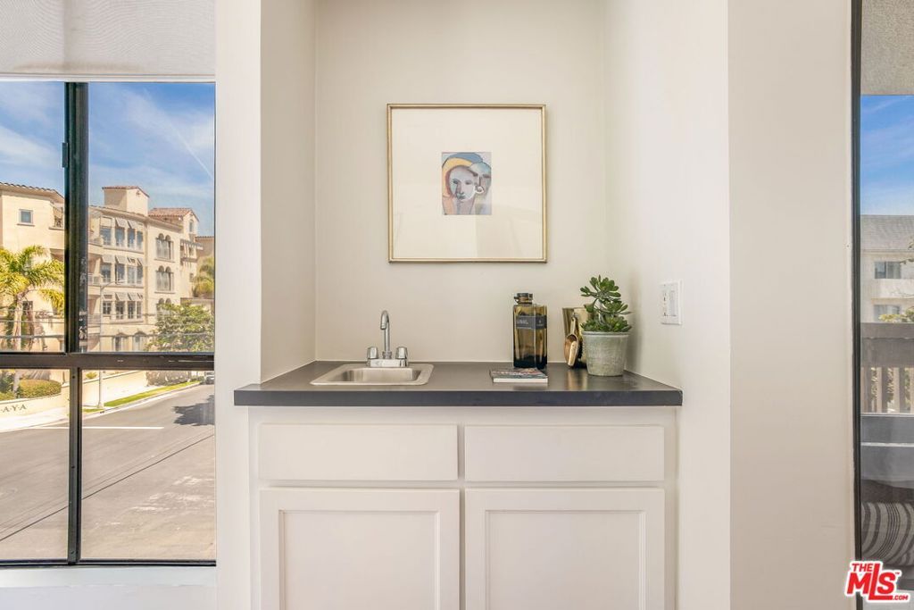 Photo of 11805 Mayfield Avenue #202, Los Angeles, CA 90049 (MLS # 25595961)