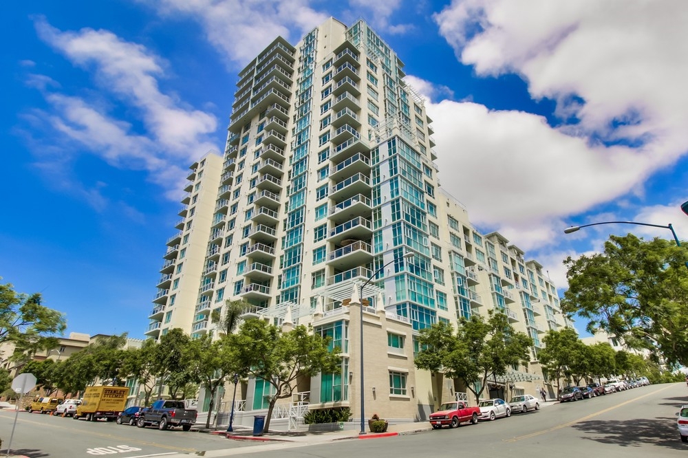 Beautiful Cortez Hill condo in the Discovery building. This sought after two bedroom, two bath “walk-up” condo has granite counters, up-graded kitchen appliances, maple cabinets, gas fireplace, air-conditioning, in-unit washer/dryer, and underground secure parking. This condo includes a very large double patio with direct street access, perfect for entertaining. The 10th floor rooftop houses the outdoor pool, Jacuzzi, courtyard with BBQ, lounge seating, entertaining space, views of Balboa Park and more. The full gym is equipped with a steam room, sauna, bathrooms with changing area and showers. The tower includes an elegant conference room and a 24hr. concierge for your convenience. On the 2nd floor thee is an outdoor park seating area with palm trees. Pet allowed! Condo comes with 1 parking space. Parking passes also available for street parking right outside of condo. No HOA move-in fees! Neighborhoods: CORTEZ HILL Complex Features: ,,,,,,,,, Sewer: Sewer Connected