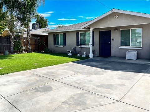 Photo of 2325 S J ST, Bakersfield, CA 93304 (MLS # SR26157934)