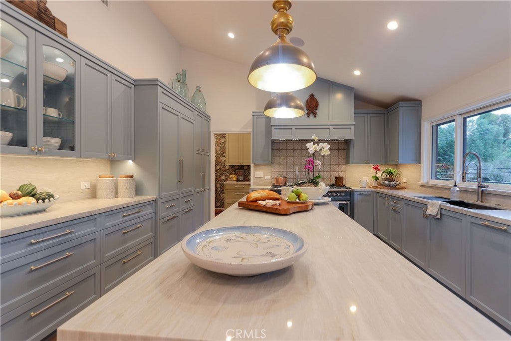 2533 Palos Verdes Drive North