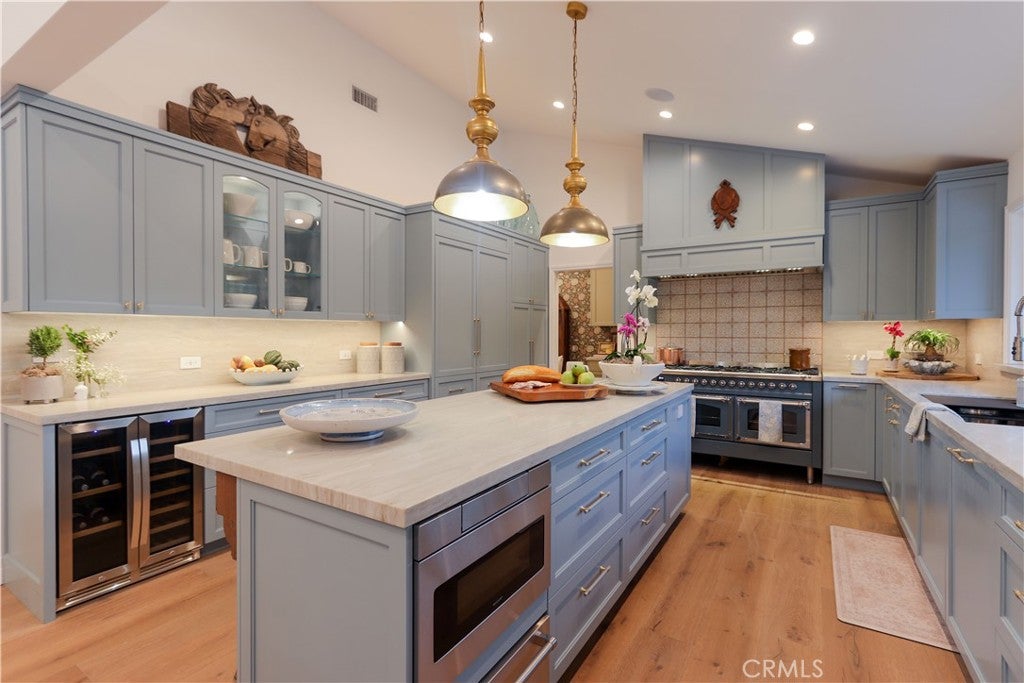 2533 Palos Verdes Drive North