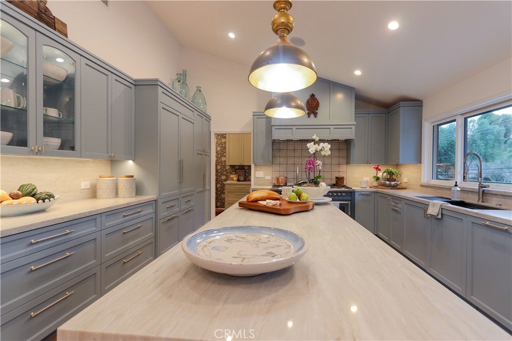 2533 Palos Verdes Drive North