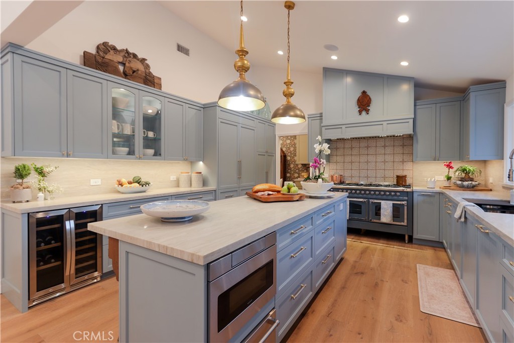 2533 Palos Verdes Drive North