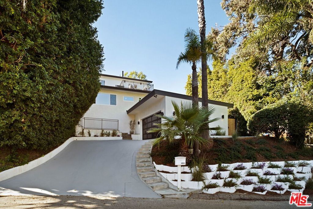 Photo of 4041 Davana Road, Sherman Oaks, CA 91423 (MLS # 26641101)