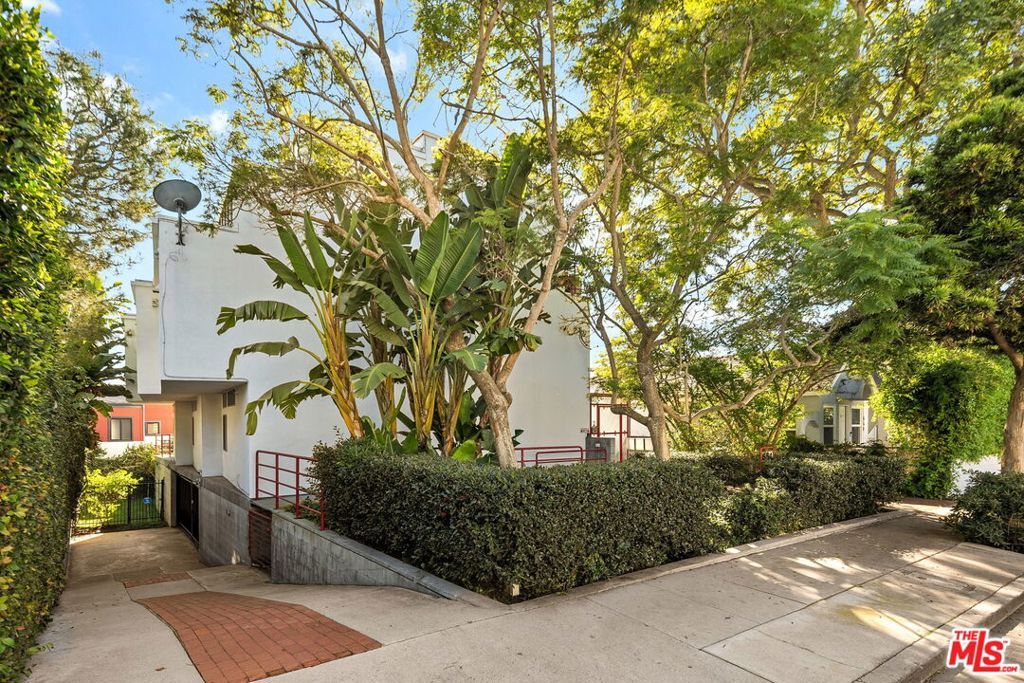 Photo of 654 Pier Avenue #C, Santa Monica, CA 90405 (MLS # 25625615)