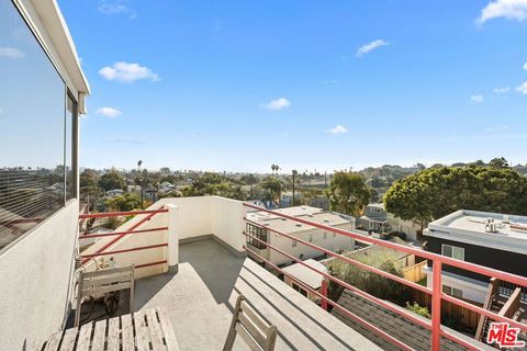 Photo of 654 Pier Avenue #C, Santa Monica, CA 90405 (MLS # 25625615)