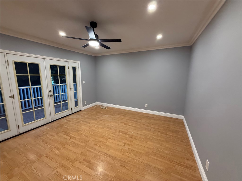 Updated large 1 bedroom and 1 bath in the heart of West Hollywood! Features a remodeled kitchen with 6-burner stove, remodeled bathroom, laminate flooring, fireplace in living room, and private balcony. Community amenities include laundry room and outdoor fire pit. Just minutes from Hollywood & Sunset Blvd, top restaurants, and nightlife. Don’t miss this stylish, centrally located gem!