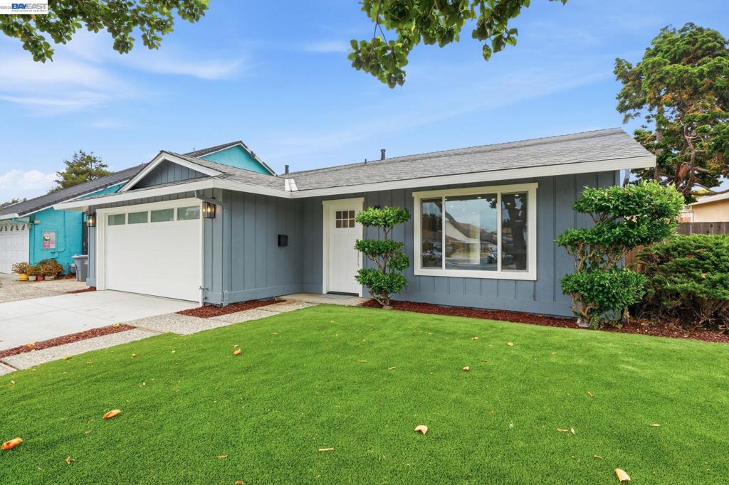 3044 San Andreas Dr