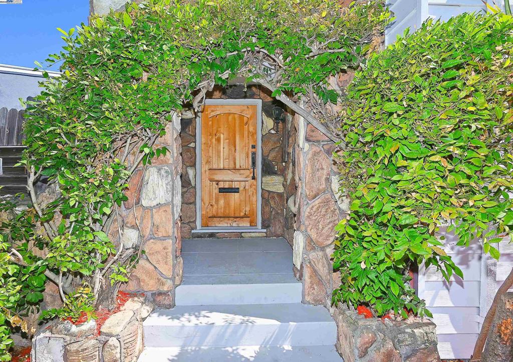 WEST END - Residential