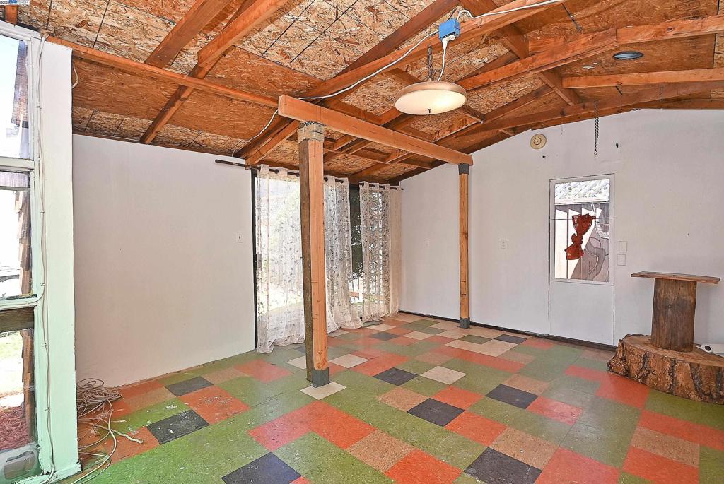 WEST END - Residential