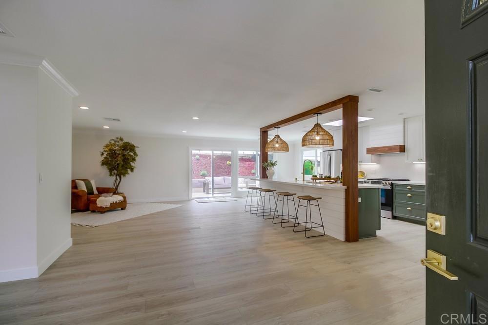 996 Terrace Crest
