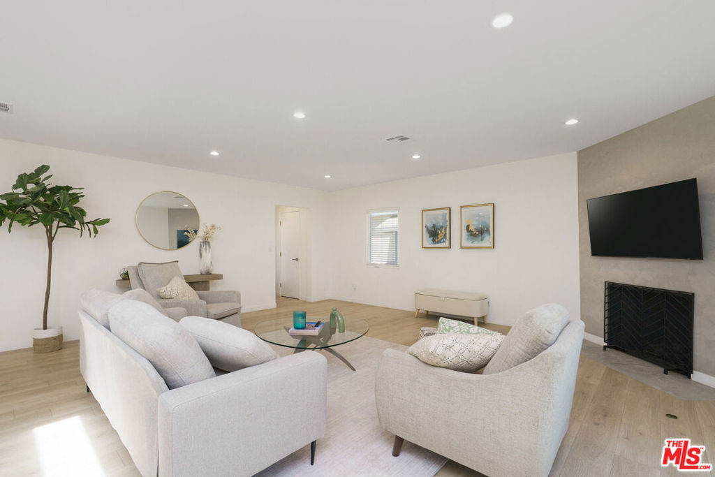 10744 Aqua Vista Street