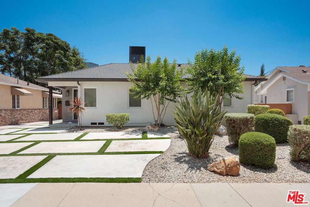 Photo of 10744 Aqua Vista Street, Studio City, CA 91602 (MLS # 26842143)