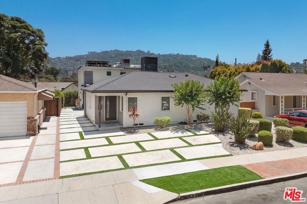 Photo of 10744 Aqua Vista Street, Studio City, CA 91602 (MLS # 26842143)