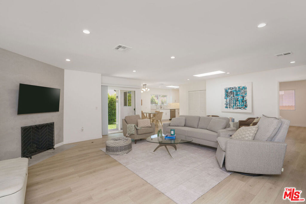 10744 Aqua Vista Street