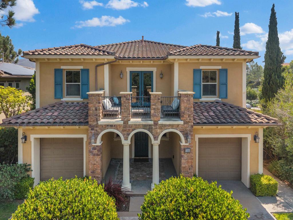 La Costa Oaks model home. Sun-bathed 1st floor has hardwood floors, living room, family room, gourmet kitchen, dining, & separate office. Kitchen offers upgraded SS appliances & granite center island. Upstairs master retreat has mountain views, dual vanities & walk-in closets. Upstairs is loft, balcony, 2 BR with shared bath, 1 ensuite BR & laundry room. Cozy backyard features built-in bbq & lawn. Walk to Splash swim club & park. Top-ranked school districts.