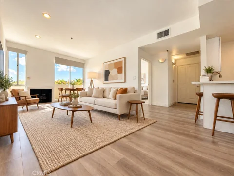 MLS: SR26211406