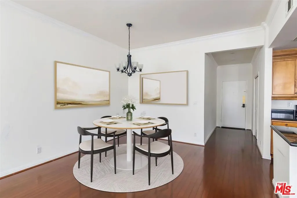 Valley Village, California 91607, United States, 2 Bedrooms Bedrooms, ,2 BathroomsBathrooms,Residential,Active,132663