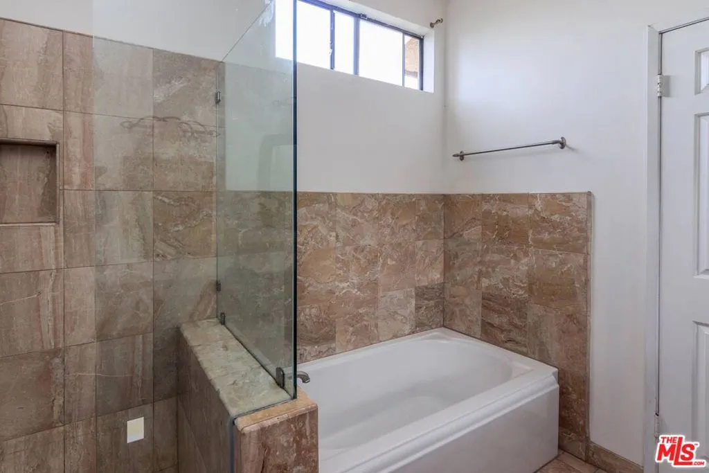 Valley Village, California 91607, United States, 2 Bedrooms Bedrooms, ,2 BathroomsBathrooms,Residential,Active,132663