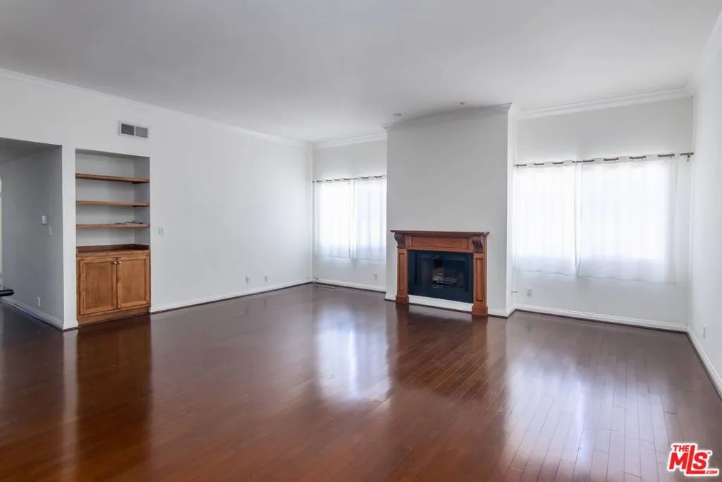 Valley Village, California 91607, United States, 2 Bedrooms Bedrooms, ,2 BathroomsBathrooms,Residential,Active,132663