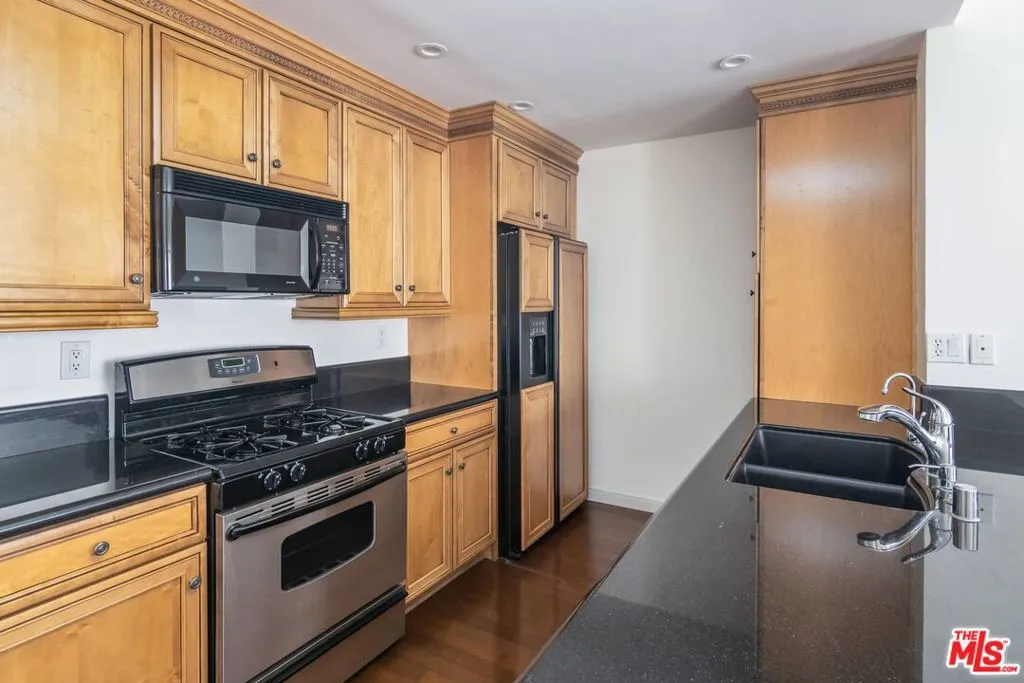 Valley Village, California 91607, United States, 2 Bedrooms Bedrooms, ,2 BathroomsBathrooms,Residential,Active,132663