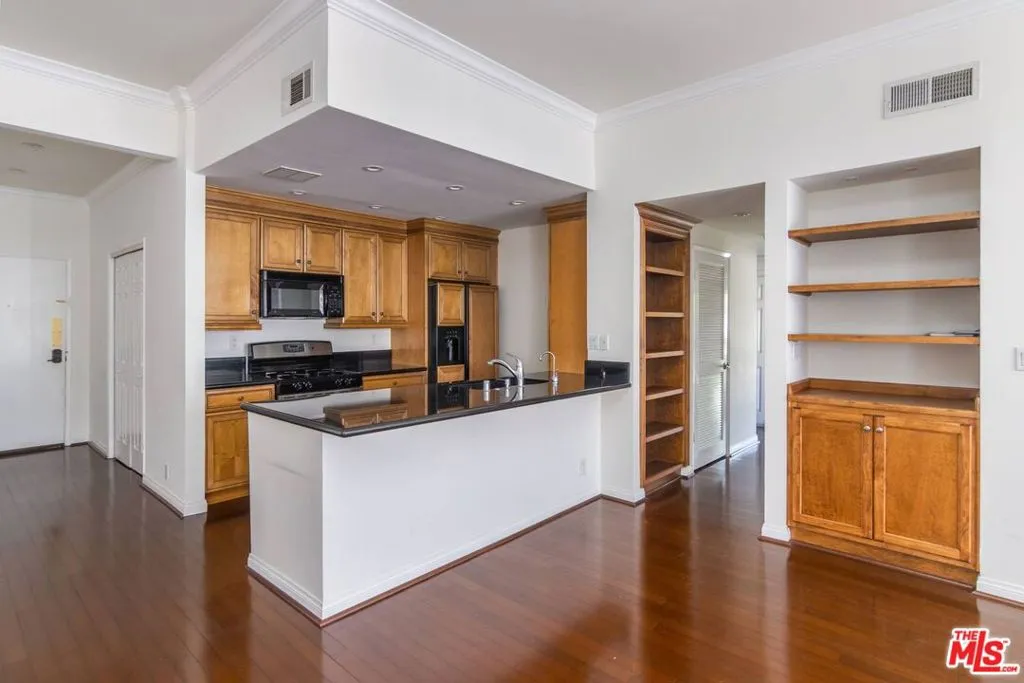 Valley Village, California 91607, United States, 2 Bedrooms Bedrooms, ,2 BathroomsBathrooms,Residential,Active,132663