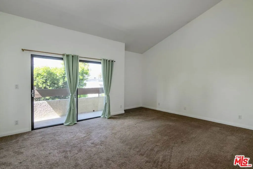 Valley Village, California 91607, United States, 2 Bedrooms Bedrooms, ,2 BathroomsBathrooms,Residential,Active,132663