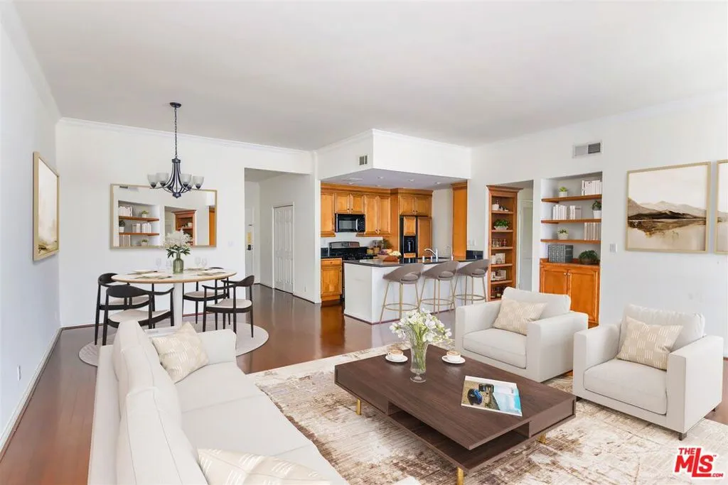 Valley Village, California 91607, United States, 2 Bedrooms Bedrooms, ,2 BathroomsBathrooms,Residential,Active,132663