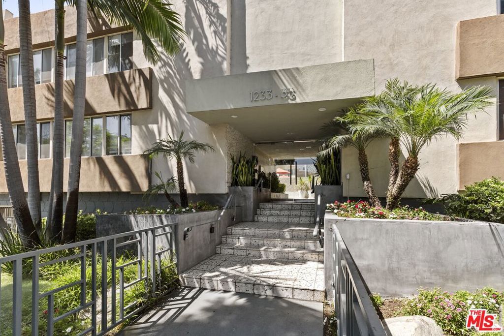 Photo of 1233 N Laurel Avenue #109, West Hollywood, CA 90046 (MLS # 25586877)