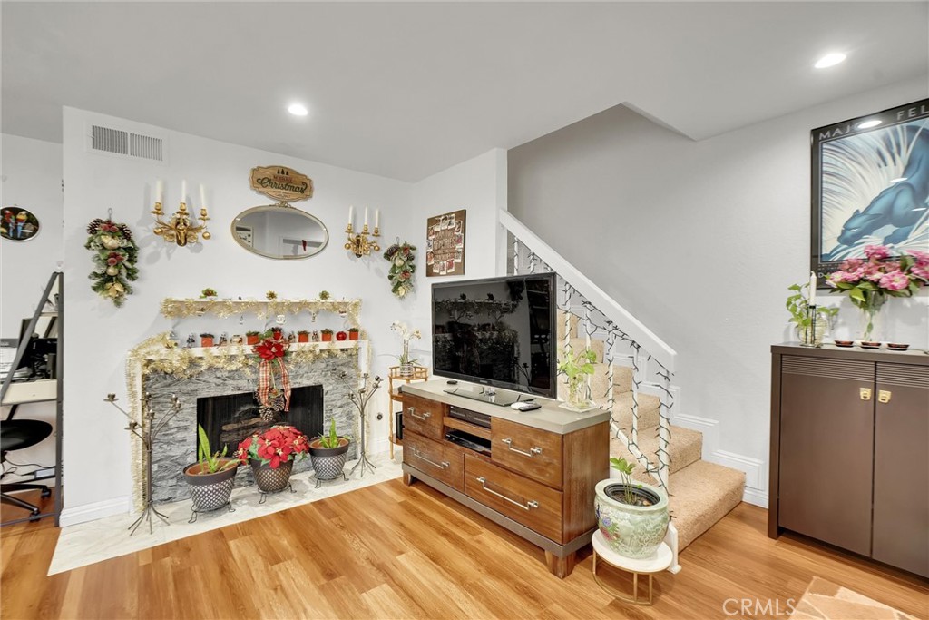 1933 Glenoaks Boulevard 127