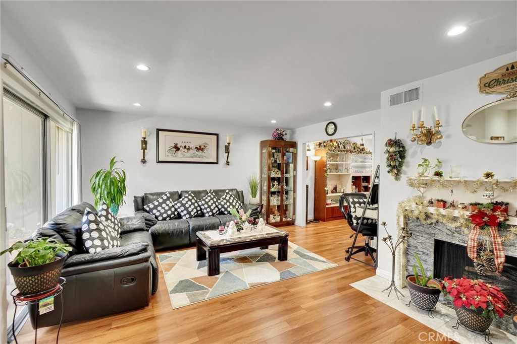 1933 Glenoaks Boulevard 127