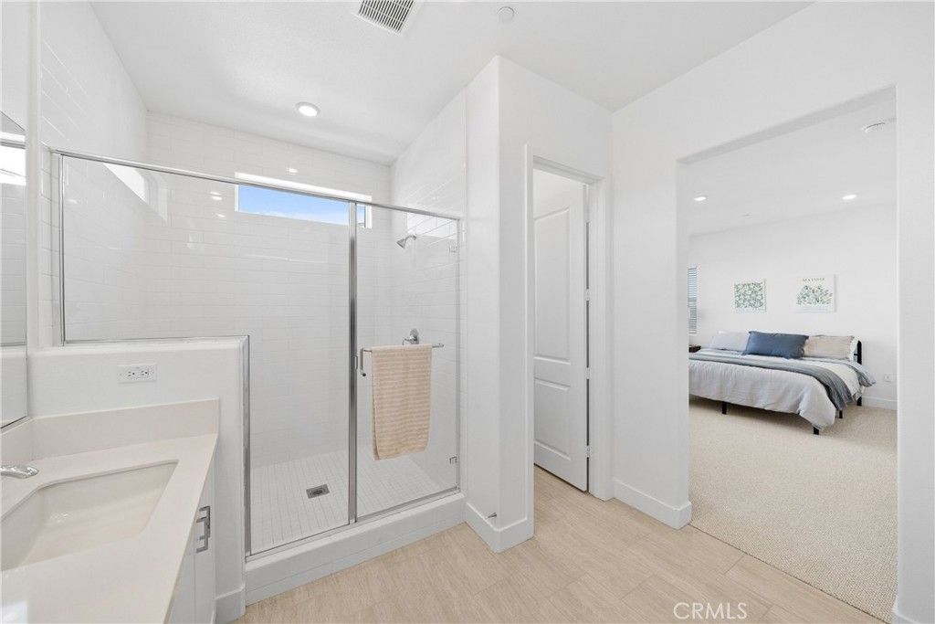 listing image 130722676325742509844