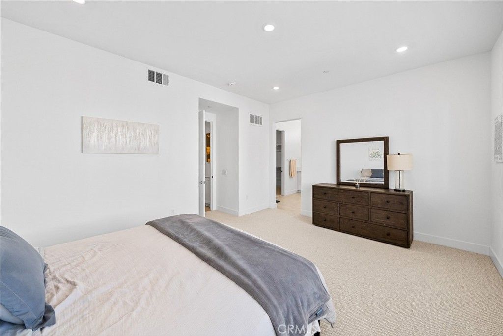 listing image 130726658728853857450
