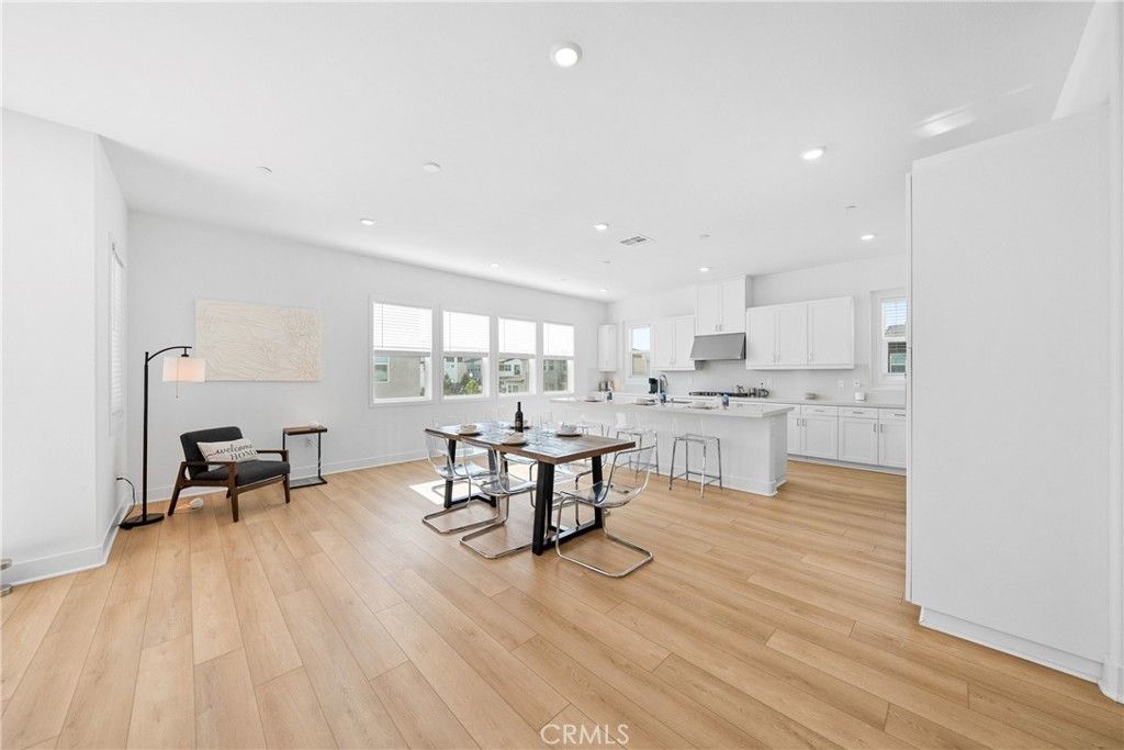 listing image 130722479286248167548