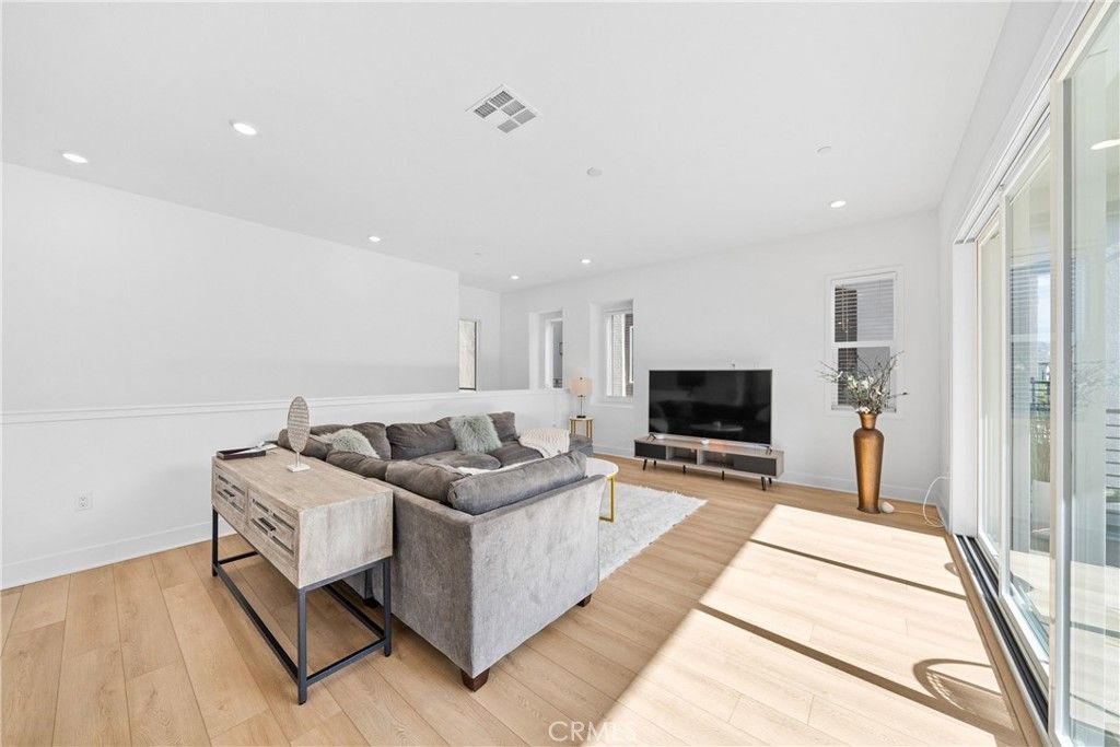 listing image 130724900902798155674