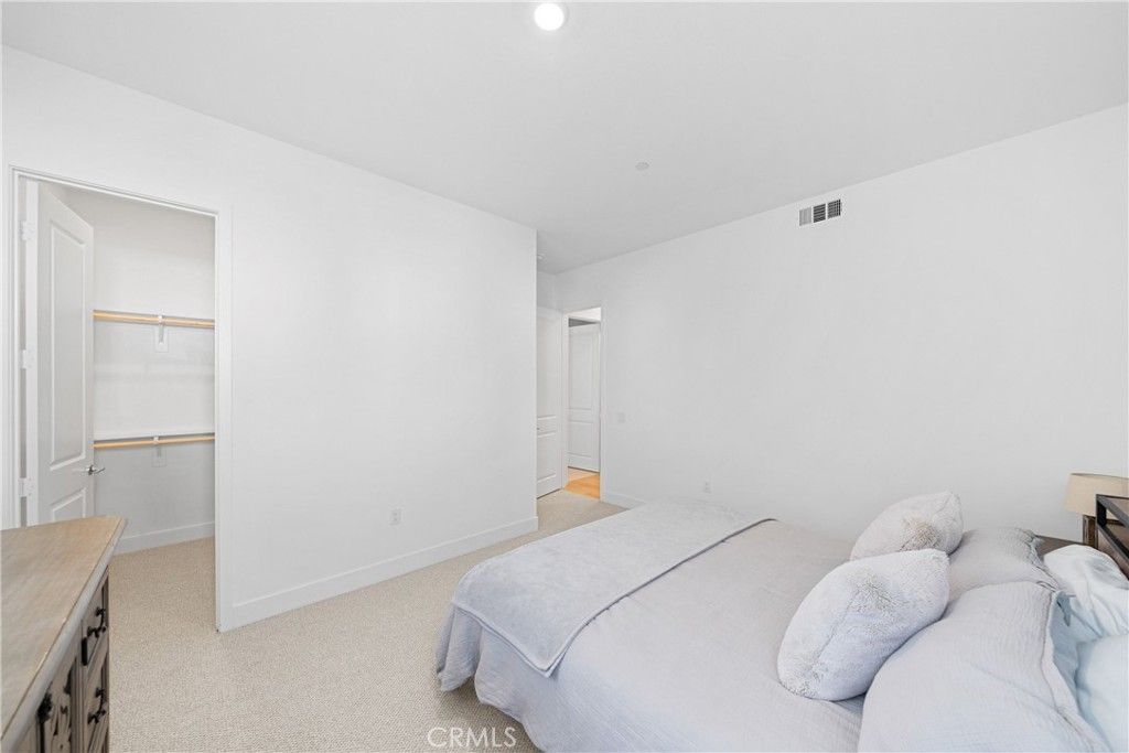 listing image 130727239510754452460